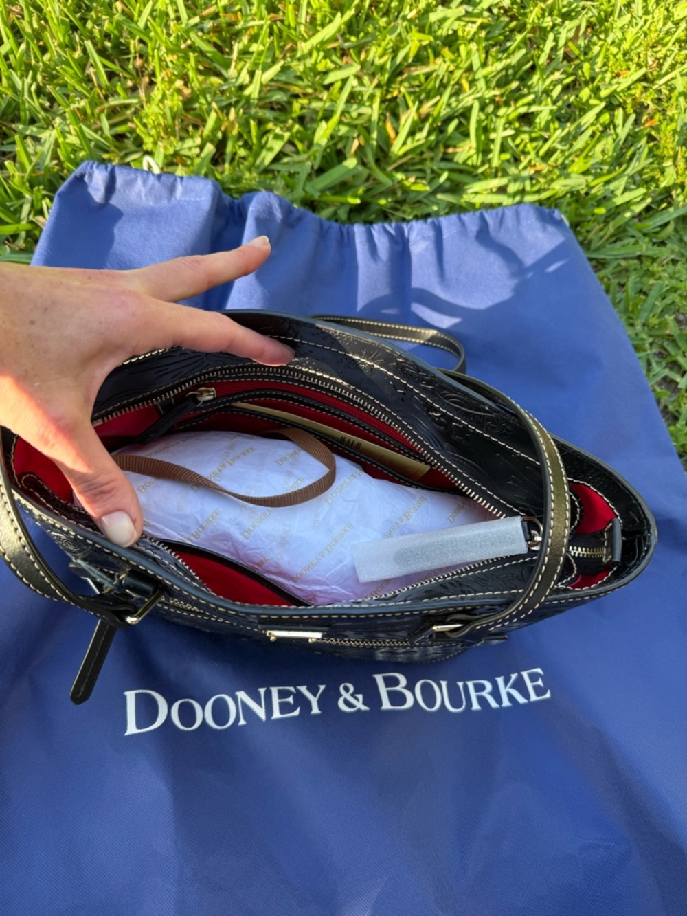 DOONEY & BOURKE WDW DISNEY TOTE PURSE SHOULDER BAG BLACK GOLD - Picture 4 of 16